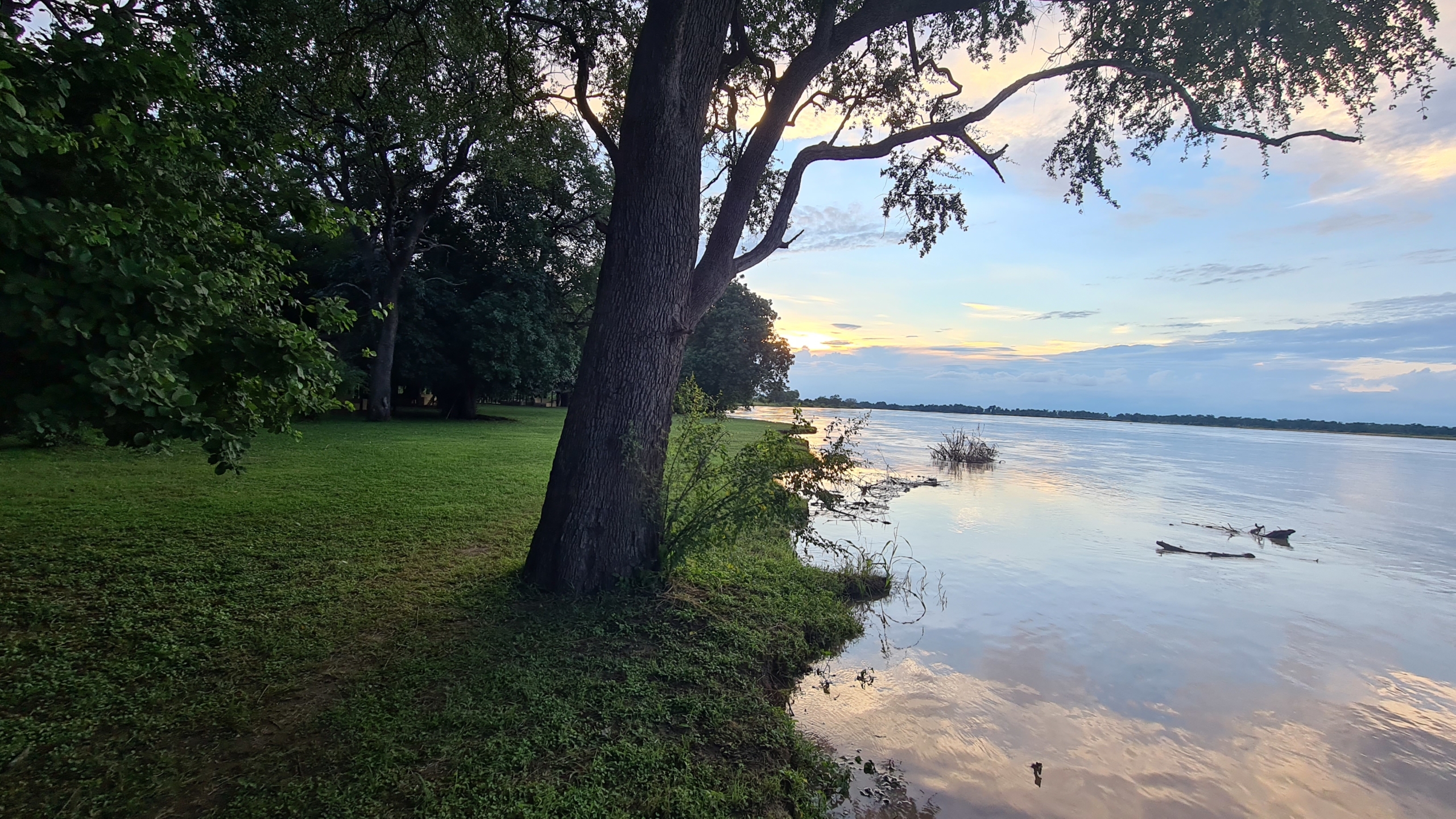 High waters @ Tafika, South Luangwa